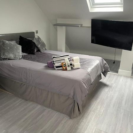 Newly Renovated Studio In Acton Londen Buitenkant foto