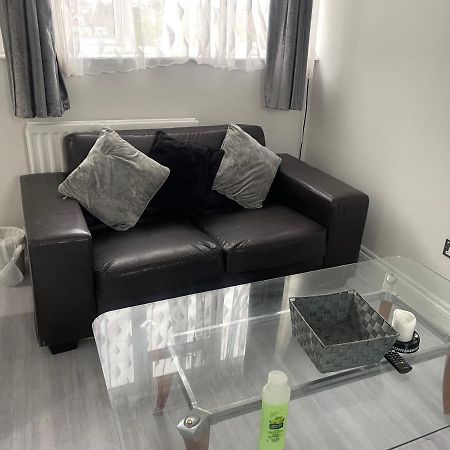 Newly Renovated Studio In Acton Londen Buitenkant foto