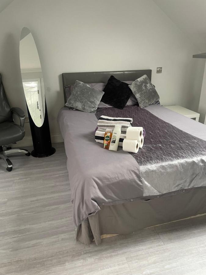 Newly Renovated Studio In Acton Londen Buitenkant foto