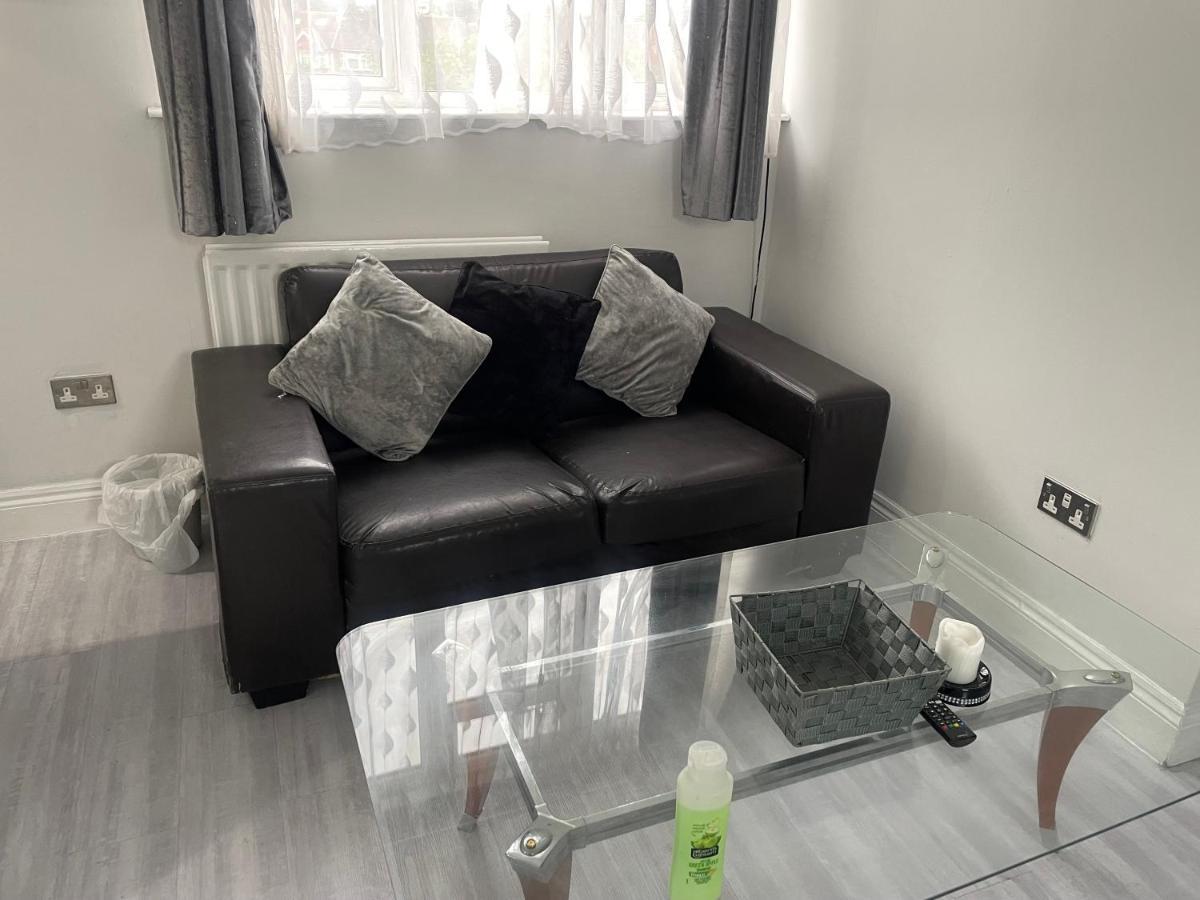 Newly Renovated Studio In Acton Londen Buitenkant foto